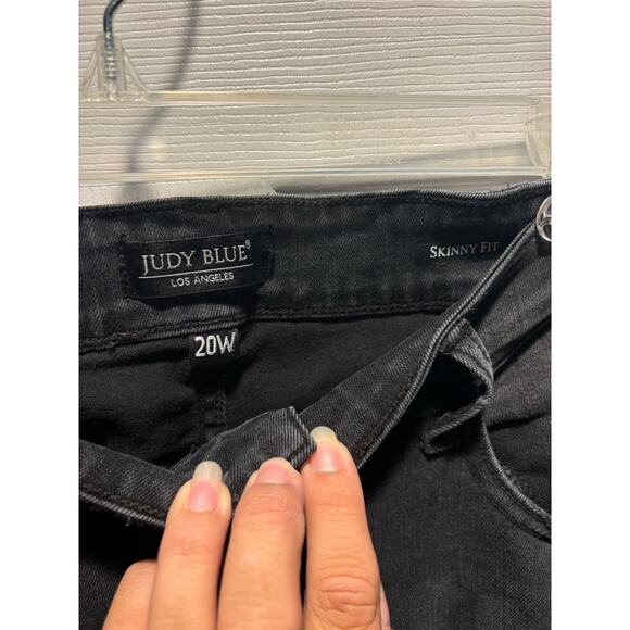 Women’s Judy Blue Jeans - Picture 3 of 5